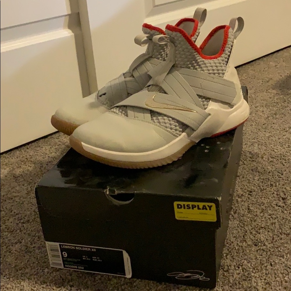 Lebron soldier 12